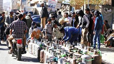 الحوثيون يعاقبون السكان برفع أسعار غاز الطهي 70 ‎%‎
